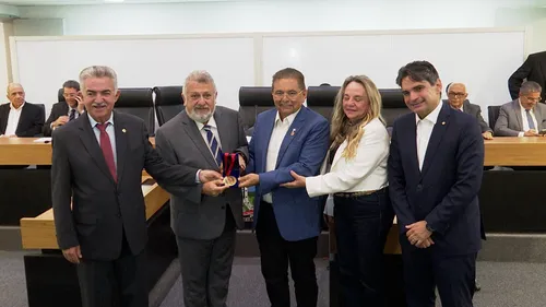 
				
					Paraibano Carlos Vieira, presidente da Caixa Econômica, recebe a mais alta comenda da ALPB
				
				