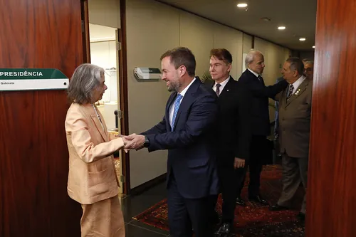 
				
					Presidente do TRE-PB se reúne com Cármen Lúcia para alinhar eleições de outubro
				
				