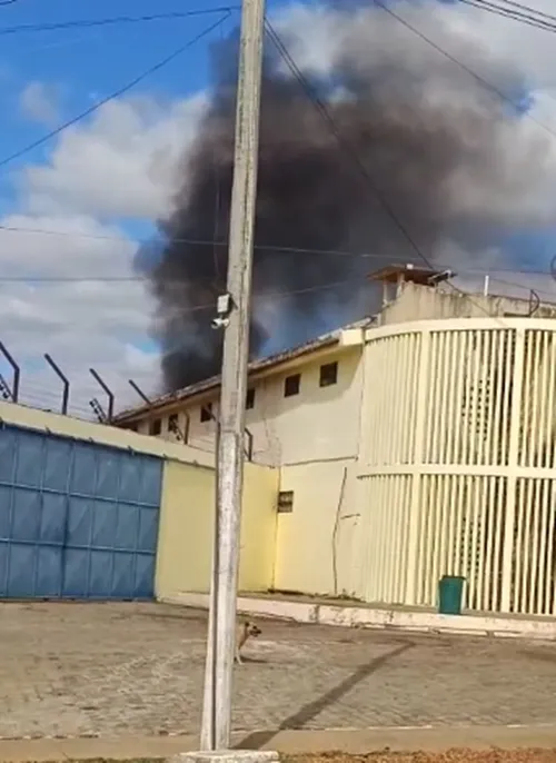 
				
					Presídio de Patos tem registro de tumulto e presos ficam feridos
				
				