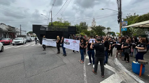 
				
					Protesto dos servidores da Fundac por reajuste salarial interdita avenida, em João Pessoa
				
				