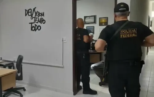 
				
					Quem é Fatoka: chefe do Comando Vermelho fugiu de presídio e é suspeito de interferir em eleição
				
				