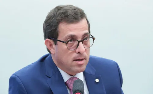 
				
					Relator da LDO, Gervásio propõe que governo Lula pague emendas antes do período eleitoral
				
				