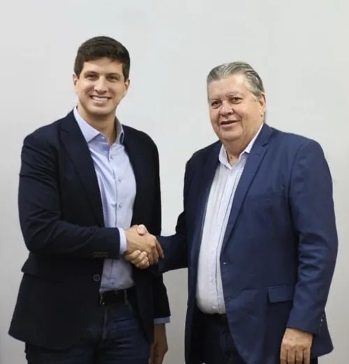 
				
					Reunião do PSB teve clima de ‘incêndio’ entre pré-candidatos; Campos visita João Azevêdo
				
				