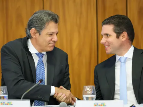 
				
					Reunião entre Motta e Haddad é marcada por "tranquilidade", mas sem acordo sobre o IOF
				
				