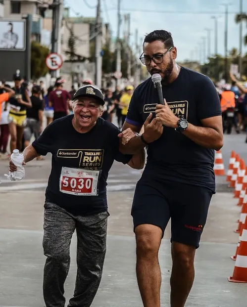 
				
					Romel "Showman", narrador de corridas em João Pessoa, vai narrar competição no Deserto do Saara
				
				