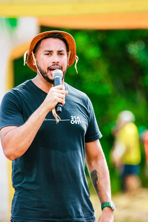 
				
					Romel "Showman", narrador de corridas em João Pessoa, vai narrar competição no Deserto do Saara
				
				