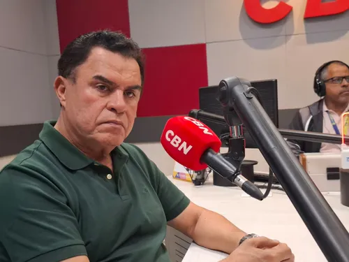 
				
					Santiago minimiza posição de Felipe Leitão, mas não tem pressa nenhuma para entrega de cargos
				
				
