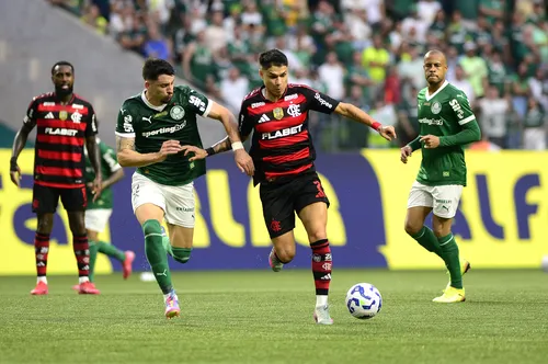 
				
					Se forem à final da Libertadores em Lima, quanto torcedores de Flamengo e Palmeiras podem gastar?
				
				