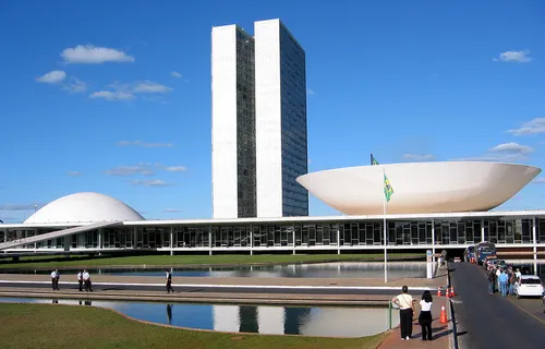 
				
					Comissão no Congresso amplia para R$ 4,9 bilhões verba para gastar nas eleições de 2026
				
				