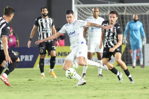 
				
					Serra Branca vence o Botafogo-PB e sai na frente na semifinal do Campeonato Paraibano
				
				