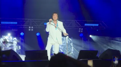 
				
					Show de Roberto Carlos em João Pessoa emociona multidão no Busto de Tamandaré
				
				