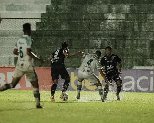  Sousa aproveita erros do Botafogo-PB, vence e sobe na tabela do Nordest&atilde;o 