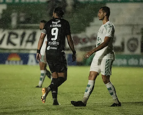 
				
					Sousa aproveita erros do Botafogo-PB, vence e sobe na tabela do Nordestão
				
				