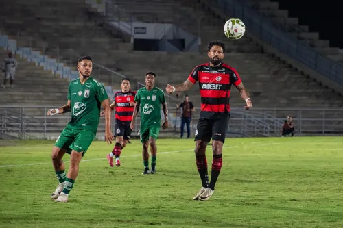 
				
					Sousa bate o Campinense nos pênaltis e vai disputar a quarta final seguida de Paraibano
				
				