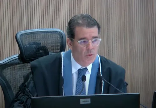 
				
					TRE-PB mantém decisão que livra João Azevêdo e vice de cassação, mas condena à multa
				
				