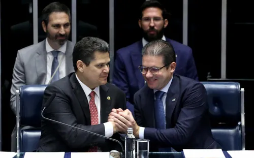 
				
					Tarifaço: Motta e Alcolumbre defendem saída diplomática e resposta com Lei da Reciprocidade
				
				