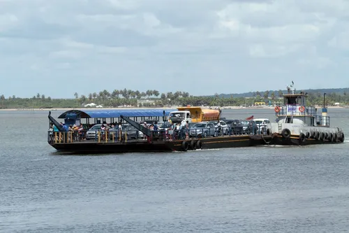 Balsa Fica à Deriva em Trajeto Crítico Devido a Problemas Mecânicos