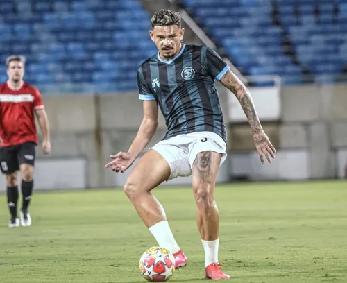 
				
					Tiquinho Soares reúne amigos em jogo festivo na Arena das Dunas
				
				