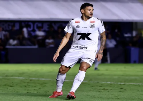 
				
					Tiquinho Soares reúne amigos em jogo festivo na Arena das Dunas
				
				