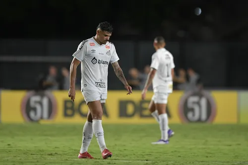 
					Livre no mercado, Tiquinho Soares entra na mira do Sport após rescindir com o Santos
				
				