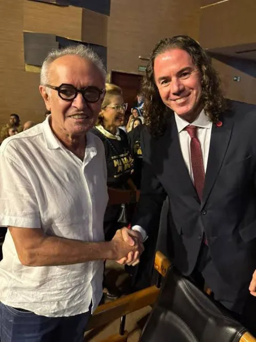 
				
					Veneziano faz convite para Cícero retornar ao MDB e concorrer ao governo da Paraíba em 2026
				
				