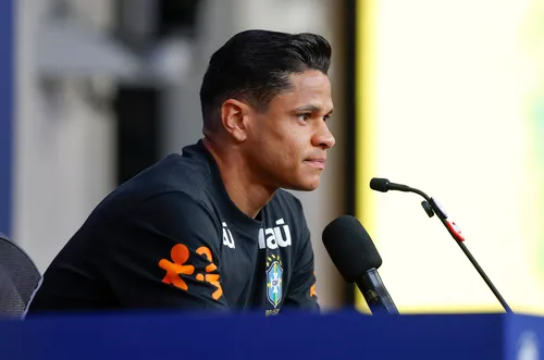 
					Com Douglas Santos titular, Brasil inicia novo ciclo com amistoso contra a Austrália
				
				