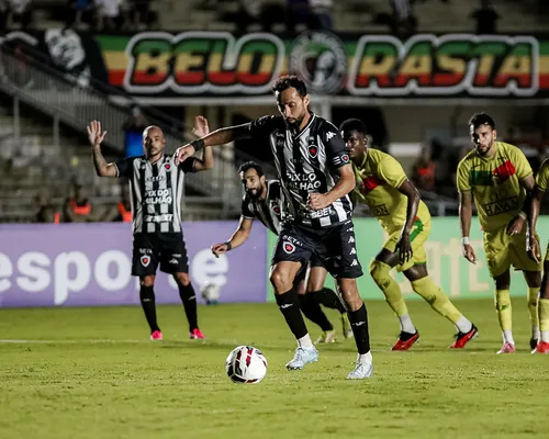 Botafogo-PB vence Brusque e se aproxima do G-8 da Série C