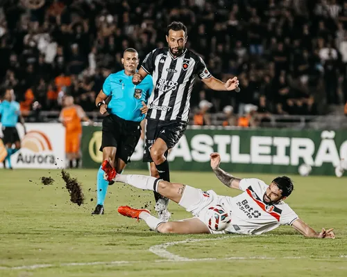 
					Botafogo-PB cede duas vezes e empata com o Santa Cruz no Almeidão
				
				