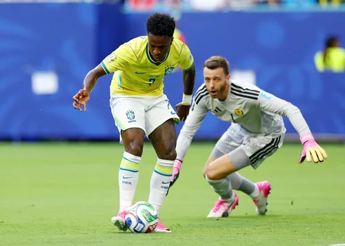 Brasil evolui na Copa e mostra sinais de força sob Ancelotti