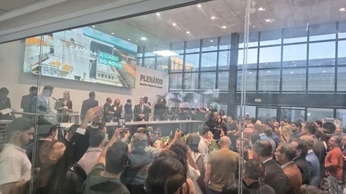 
					Câmara inaugura nova sede e projeta aumento em número de vereadores: "Foco no futuro", diz Dinho
				
				