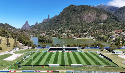 
					Medo de voar? Douglas Santos se apresenta à Seleção de carro
				
				