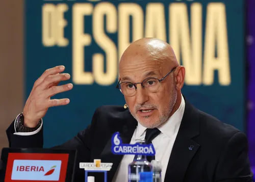 
					Copa do Mundo 2026: conheça os técnicos das 48 seleções que disputarão o Mundial
				
				