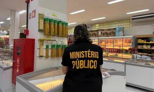 Supermercados autuados por vender produtos vencidos e sem preço na Paraíba
