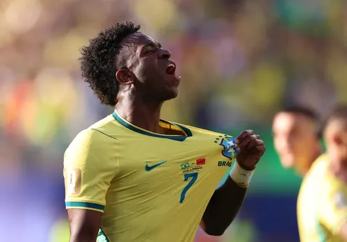 
					Douglas Santos ganha posição, e Matheus Cunha entra no 2° tempo em estreia ruim do Brasil na Copa
				
				