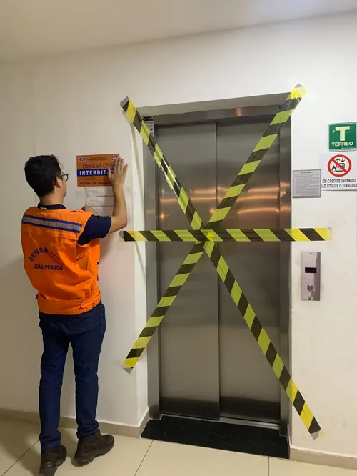 
					Mulher fica paraplégica após queda de elevador em condomínio de João Pessoa; veja o que se sabe
				
				