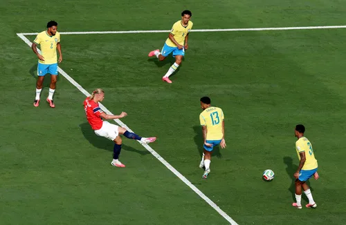 
					Enquanto o Brasil abraça o acaso, o futebol exige cada vez mais trabalho
				
				