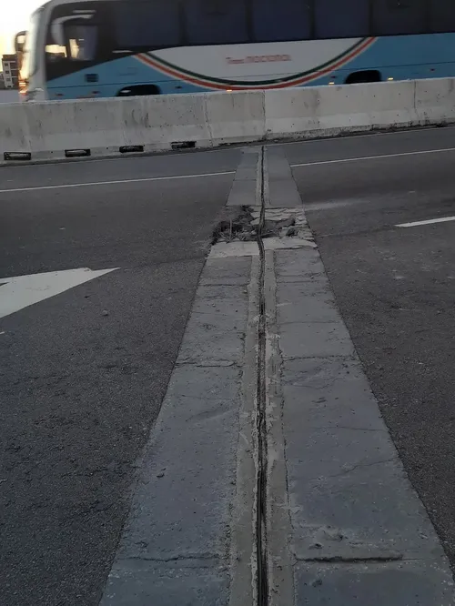 
					Entregue por João Azevêdo há um ano, viaduto é parcialmente interditado por falhas no asfalto
				
				