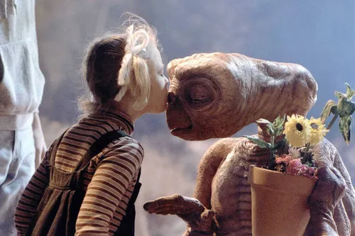
					E.T. é o melhor filme de Steven Spielberg
				
				