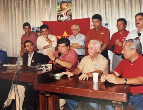 
					Governadores da Paraíba: o breve governo de Roberto Paulino e a disputa das eleições em 2002
				
				