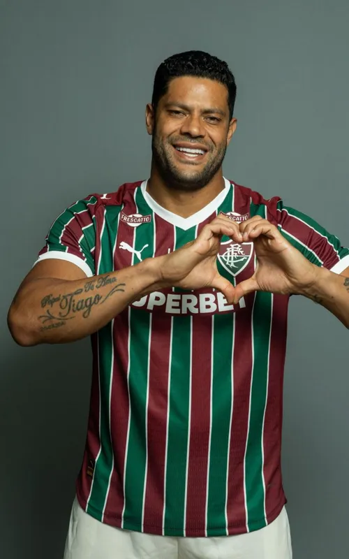 
					Hulk é anunciado pelo Fluminense e assina contrato até o fim de 2027
				
				