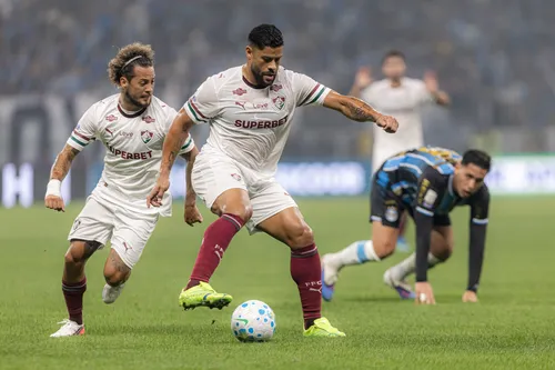 
					Hulk marca primeiro gol oficial com a camisa do Fluminense
				
				