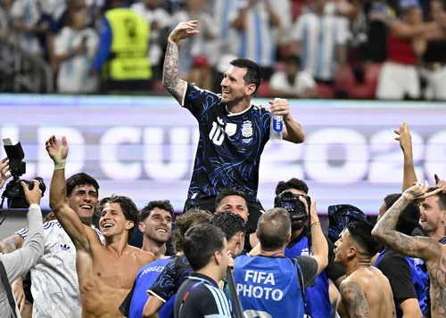 
					IA projeta Argentina como campeã da Copa do Mundo 2026
				
				