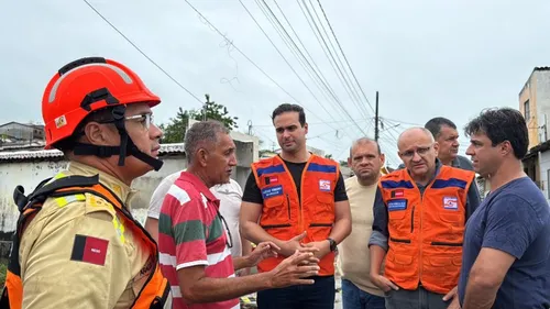 
					Governo faz reuniões e visitas em áres atingidas pelas chuvas, mas entrega quase nada em ações
				
				