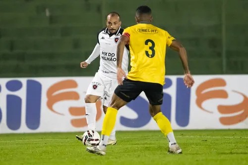 
					Luiz Daniel brilha, e Botafogo-PB arranca empate diante do Ypiranga-RS na Série C
				
				