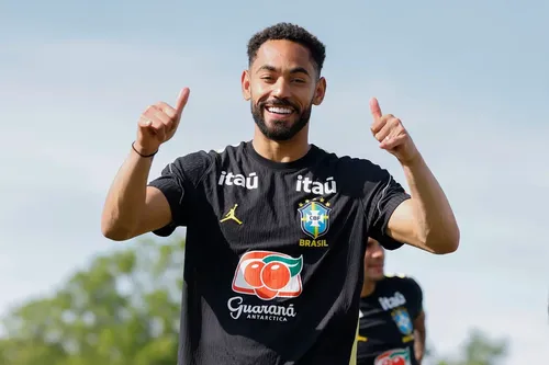 
					Matheus Cunha cumpre promessa e coloca telão para população de Baía Formosa acompanhar a Copa
				
				