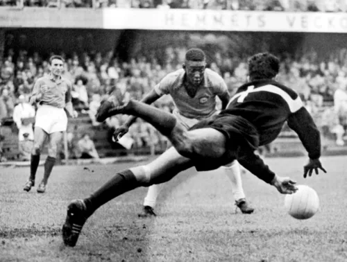 
					Matheus Cunha chegou perto! Último hat-trick do Brasil em Copas foi marcado por Pelé
				
				