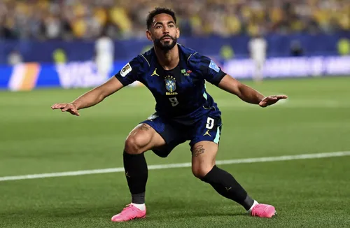 
					Douglas Santos e Matheus Cunha deixam Copa “em alta” e podem seguir na Seleção
				
				