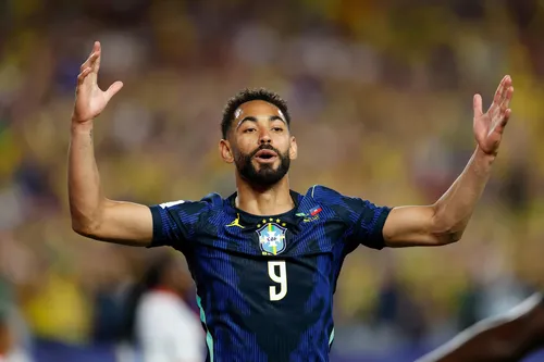 
					Matheus Cunha comenta amizade com campeão olímpico e brinca sobre surfe: “Vejo mais que futebol”
				
				
