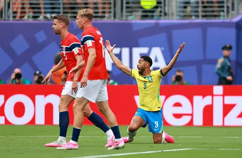 
					Matheus Cunha revela clima do vestiário da Seleção após queda na Copa: "Muito choro e dor"
				
				