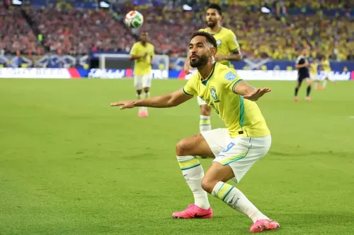 Brasil vence Escócia e garante liderança no Grupo C